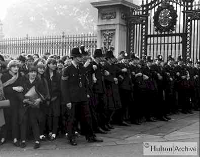 Beatlemania hits Buckingham Palace